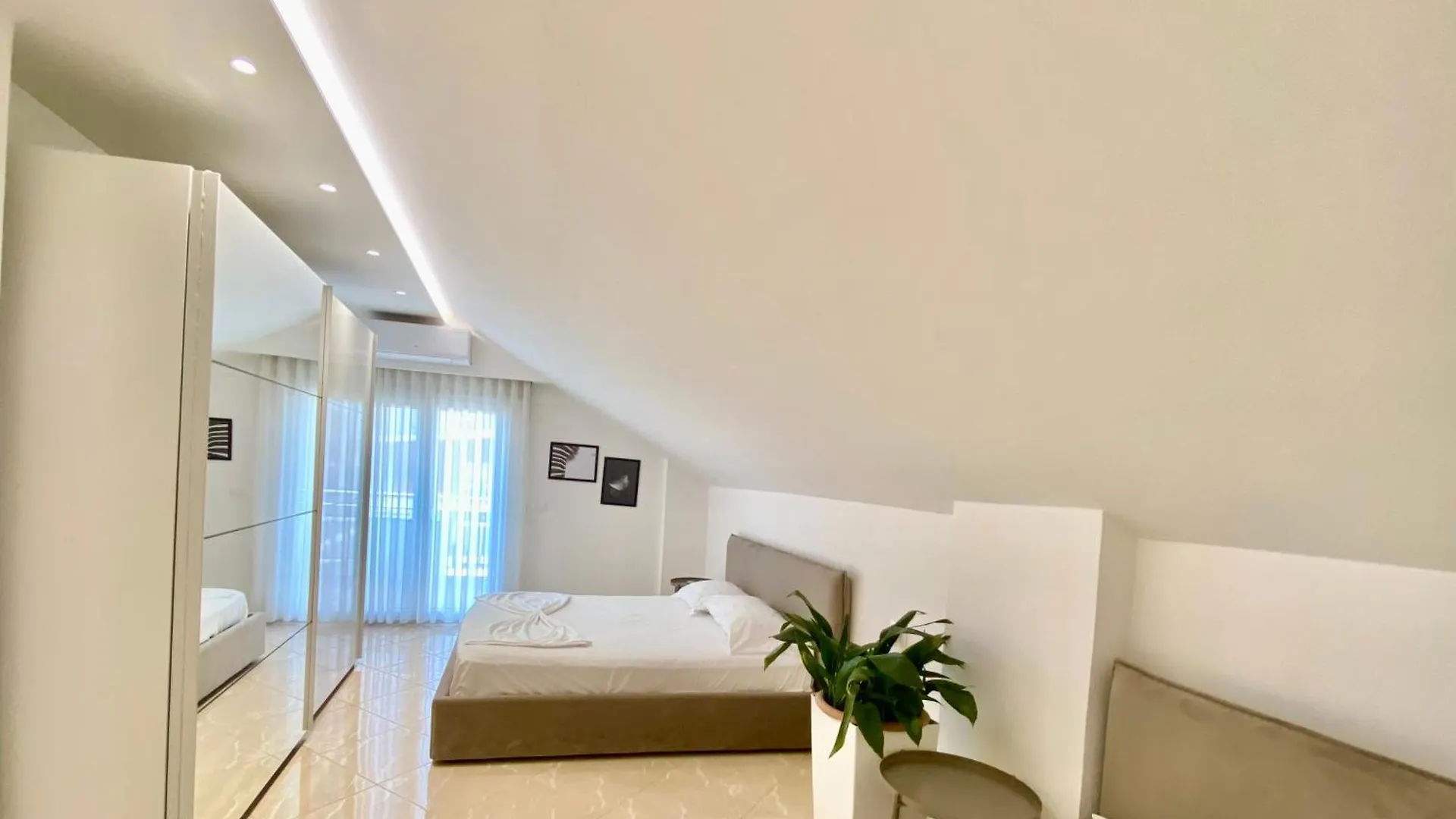 Lovely 3-Bedroom Apartment With Free Parking ゴーレム 0*,