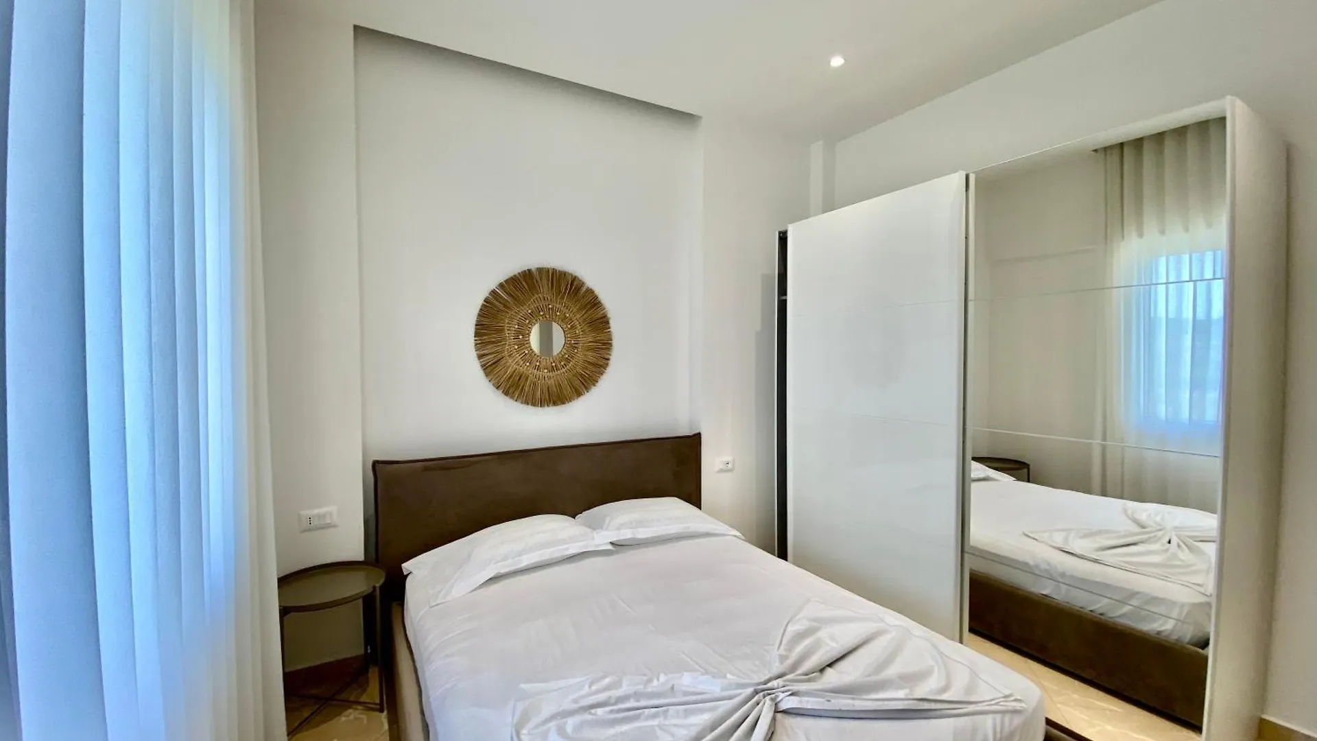 Lovely 3-Bedroom Apartment With Free Parking ゴーレム 0*,