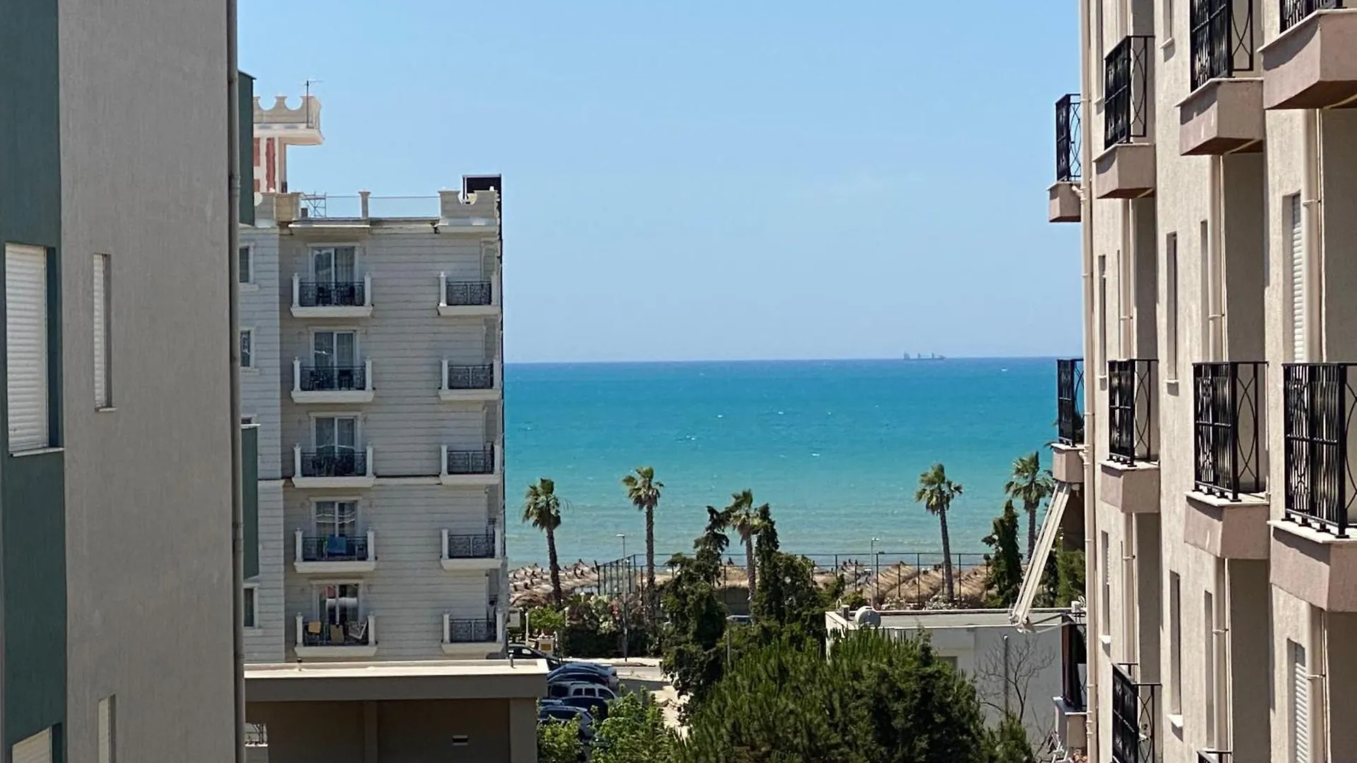 Lovely 3-Bedroom Apartment With Free Parking 格勒姆