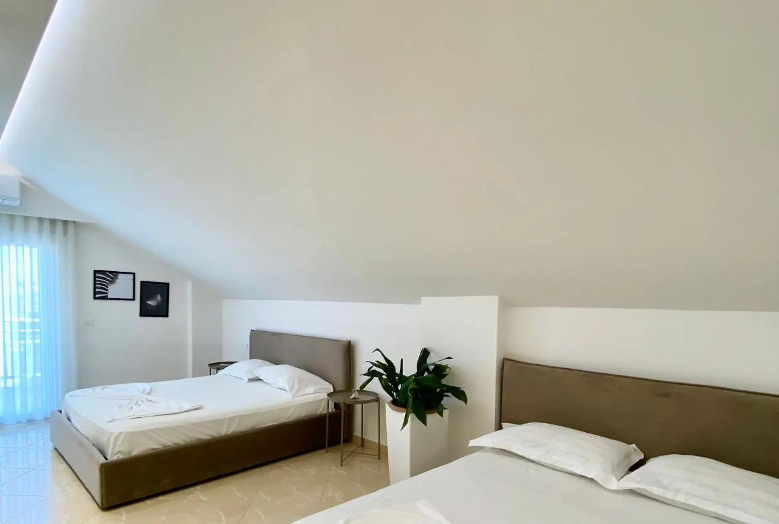 Lovely 3-Bedroom Apartment With Free Parking ゴーレム 0*,