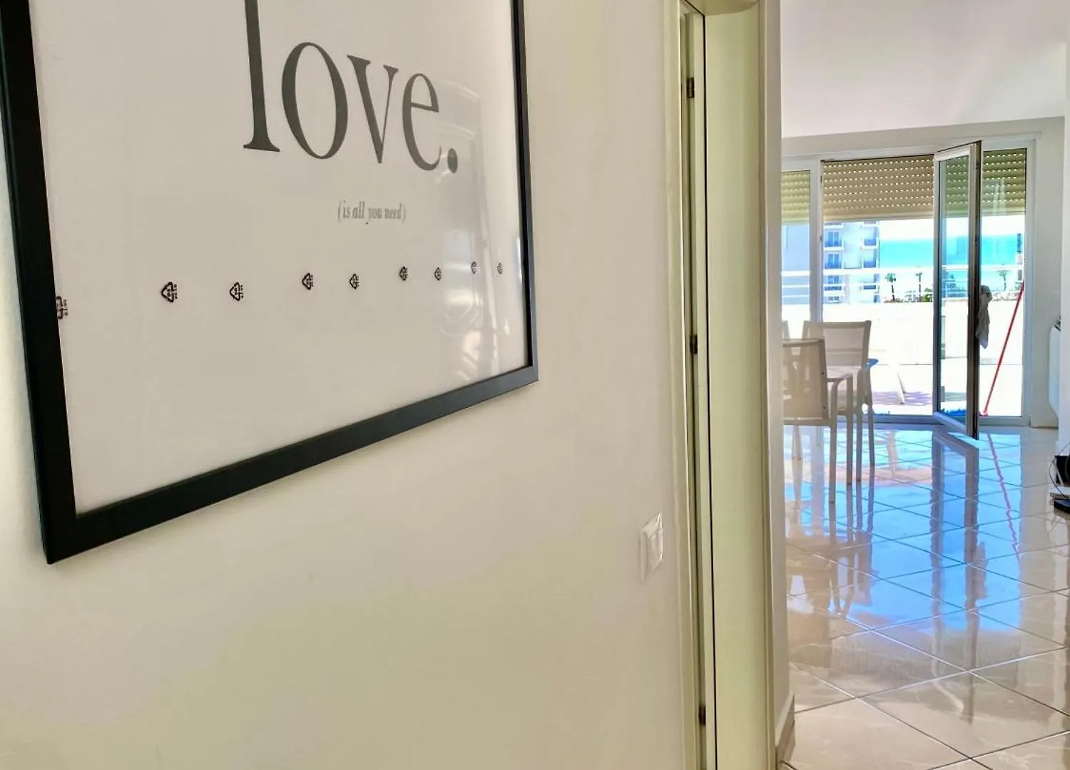 Lovely 3-Bedroom Apartment With Free Parking 格勒姆