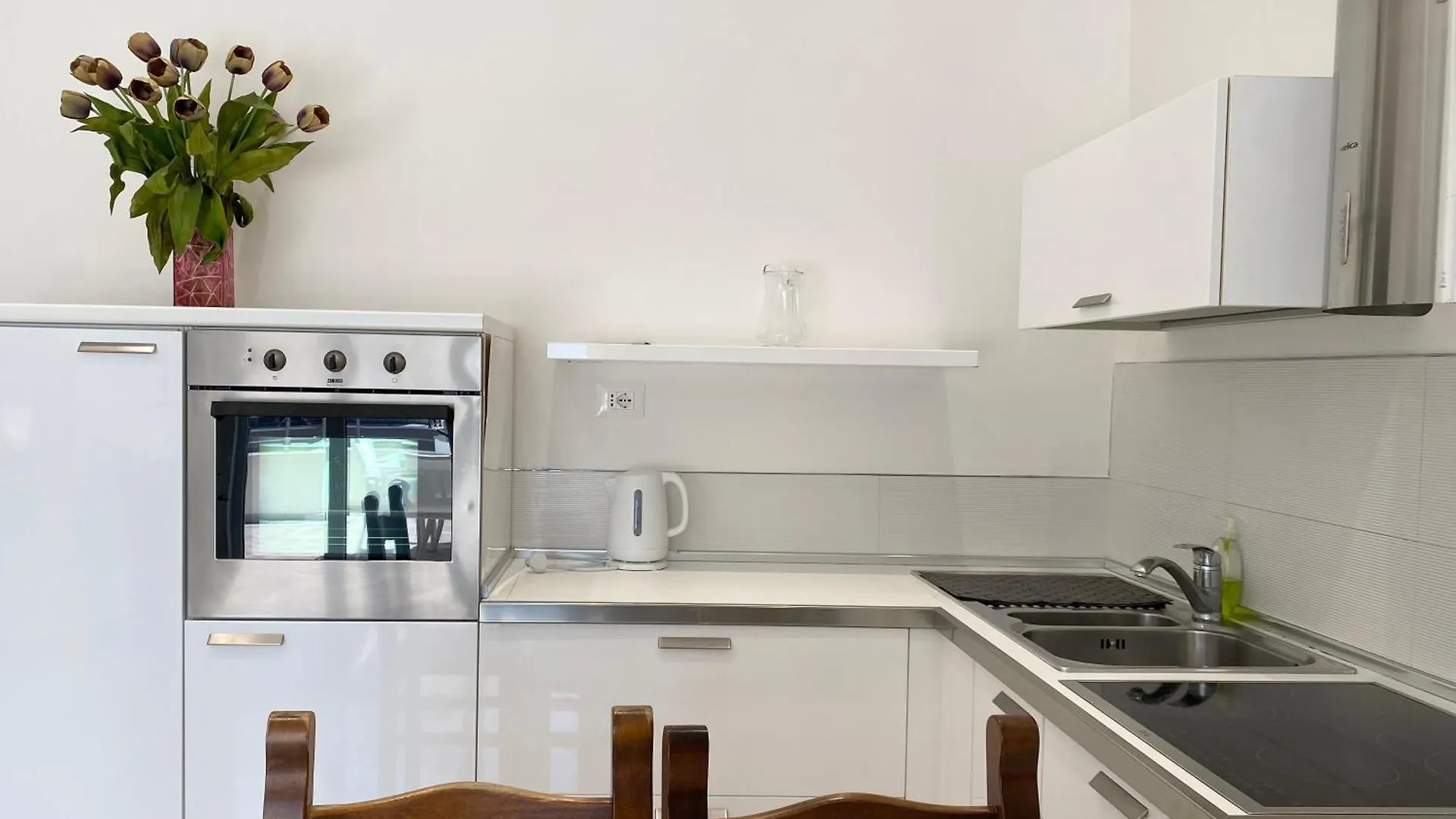 Lovely 3-Bedroom Apartment With Free Parking 格勒姆