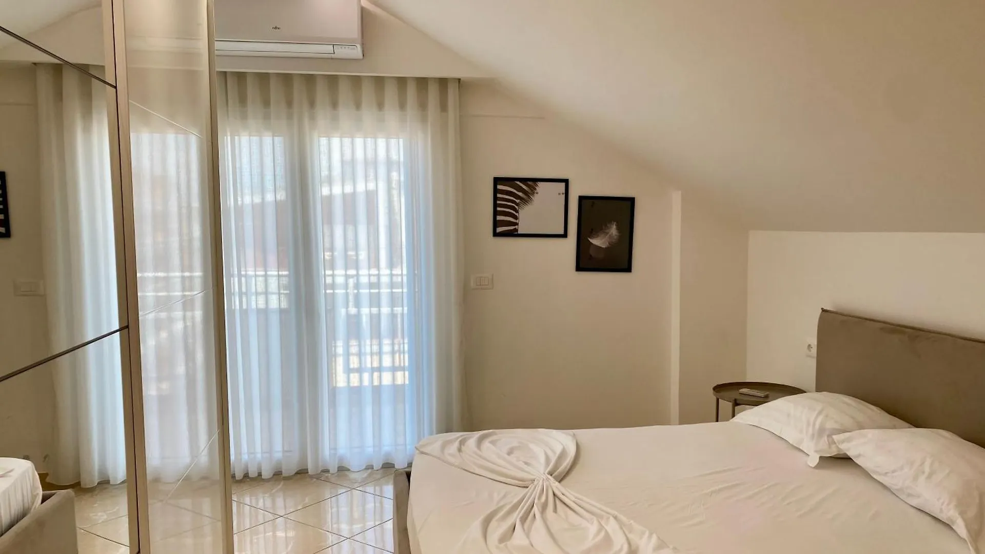 Lovely 3-Bedroom Apartment With Free Parking ゴーレム
