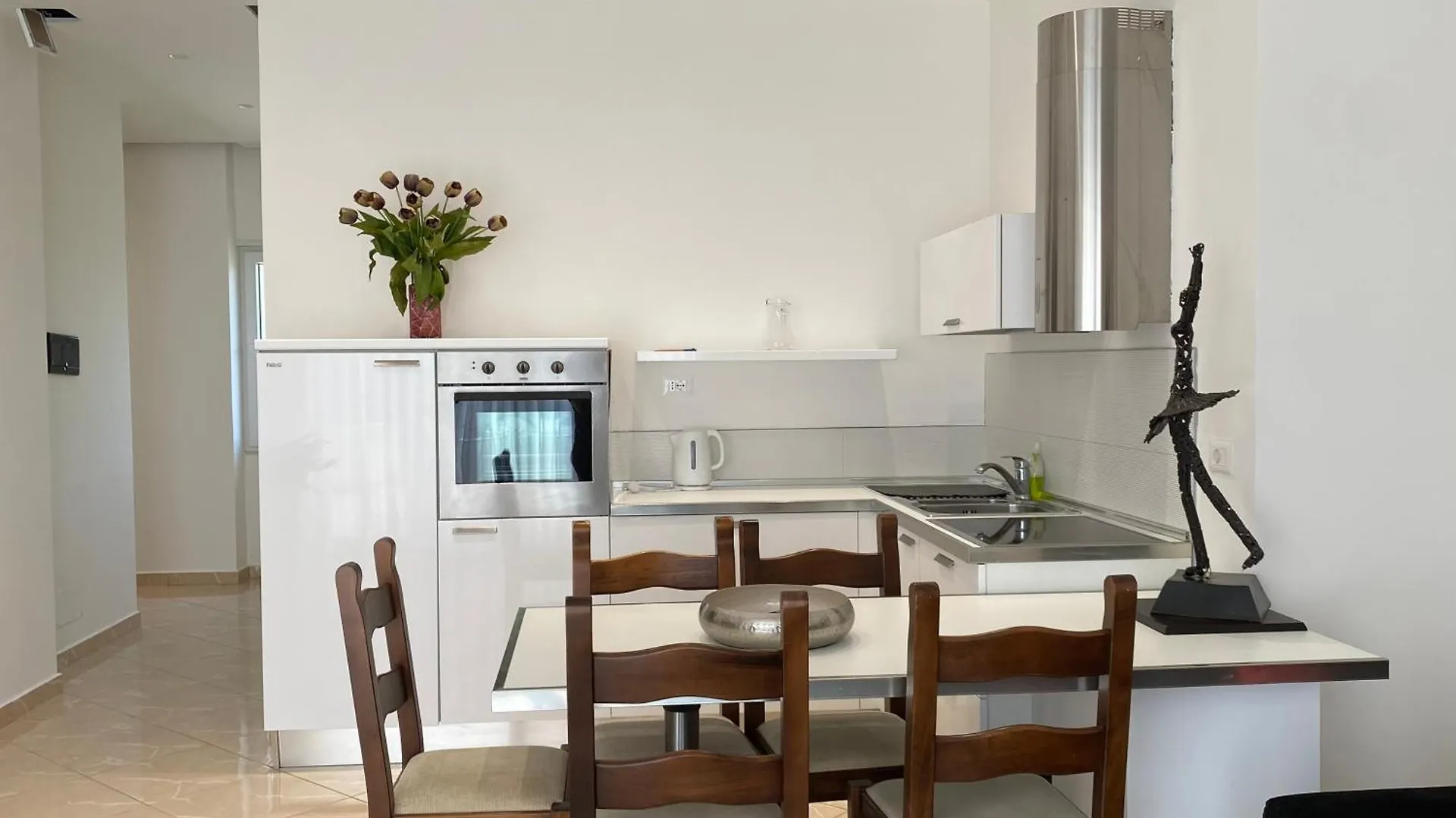Lovely 3-Bedroom Apartment With Free Parking 格勒姆